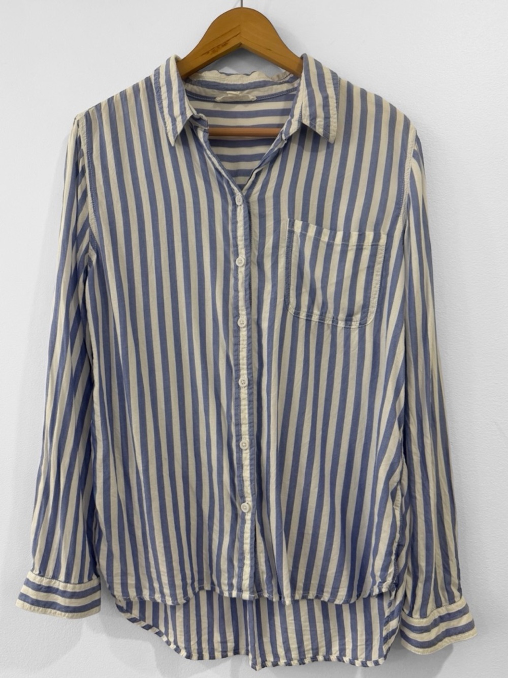 BeachLunchLounge Blue and White Striped Button Up Shirt‎ Large Rayon Nautical